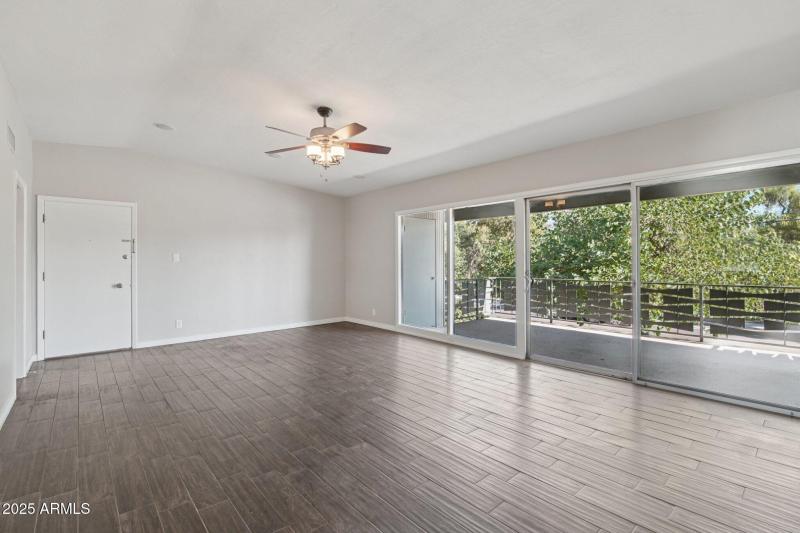 5-web-or-mls-N 20th St 201-S1011-005