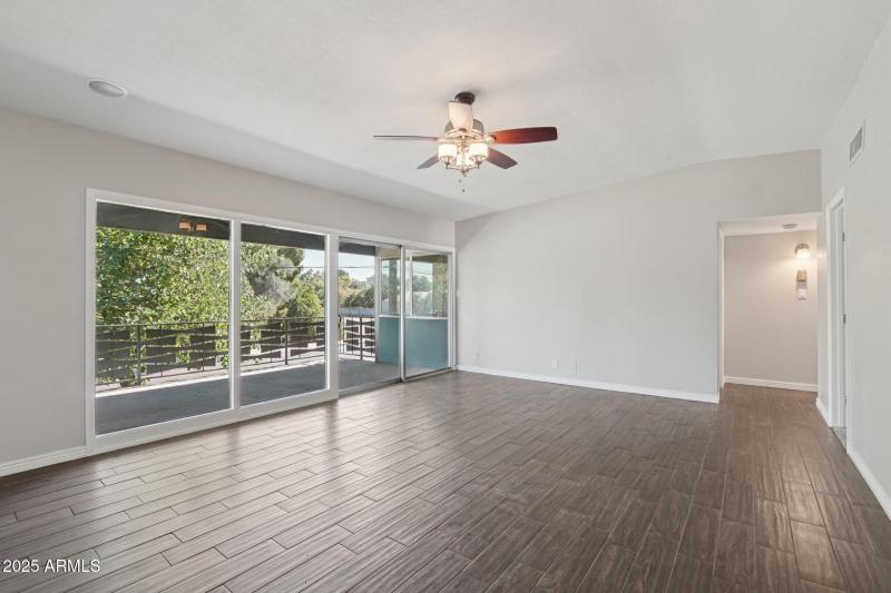 6-web-or-mls-N 20th St 201-S1011-006