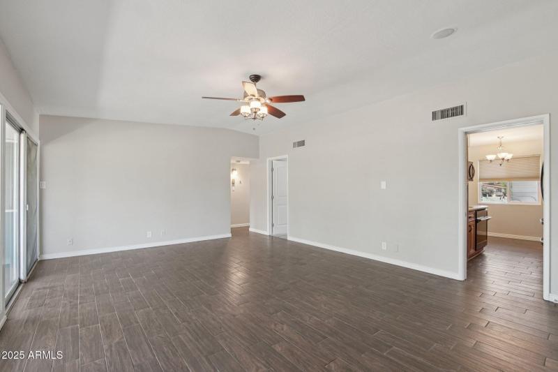 7-web-or-mls-N 20th St 201-S1011-007