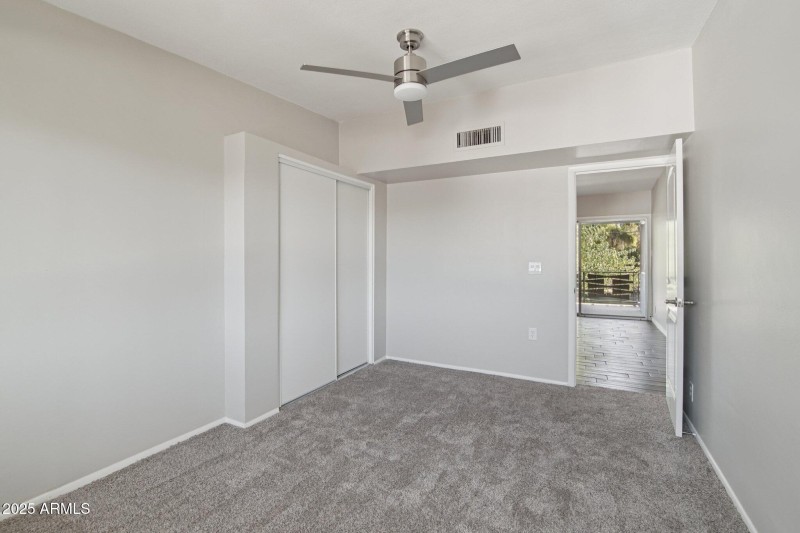 16-web-or-mls-N 20th St 201-S1011-016