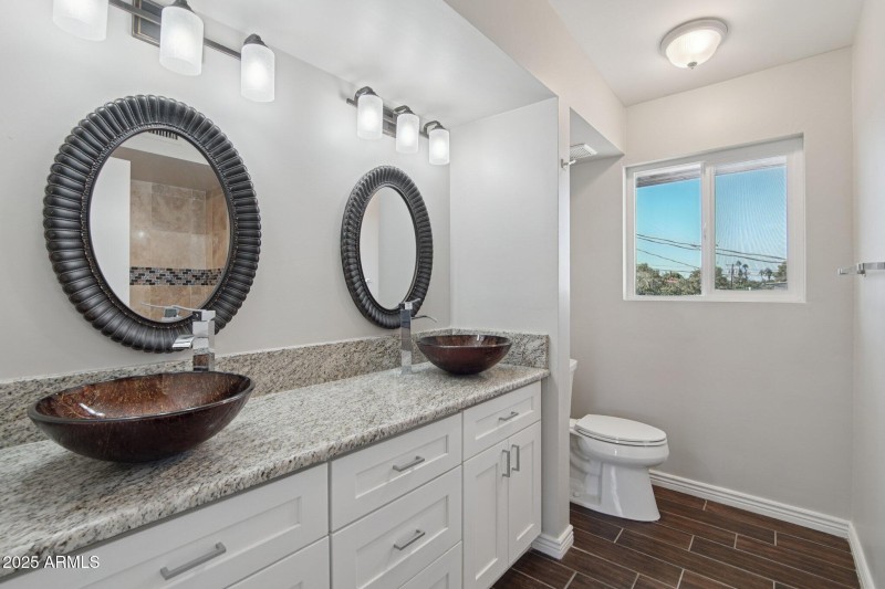 20-web-or-mls-N 20th St 201-S1011-020