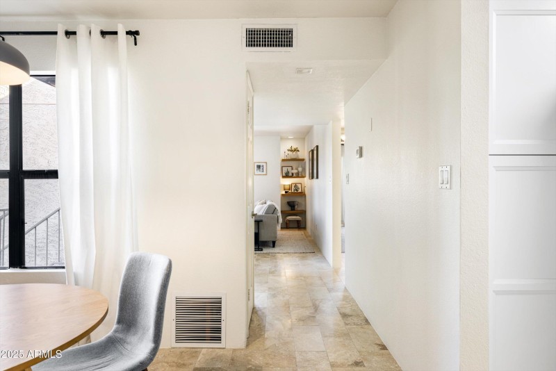 19-8787 E Mountain View Rd, #2040_19