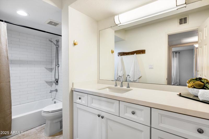 24-8787 E Mountain View Rd, #2040_24