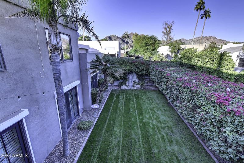 3050E Marlette Ave (10)