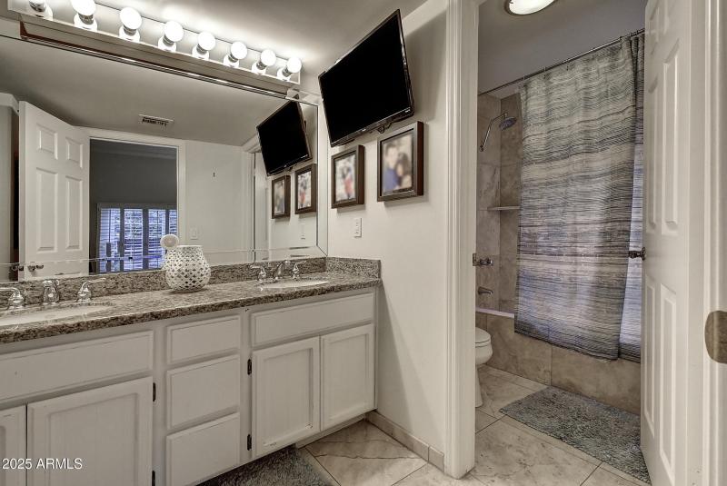 3050E Marlette Ave (39)