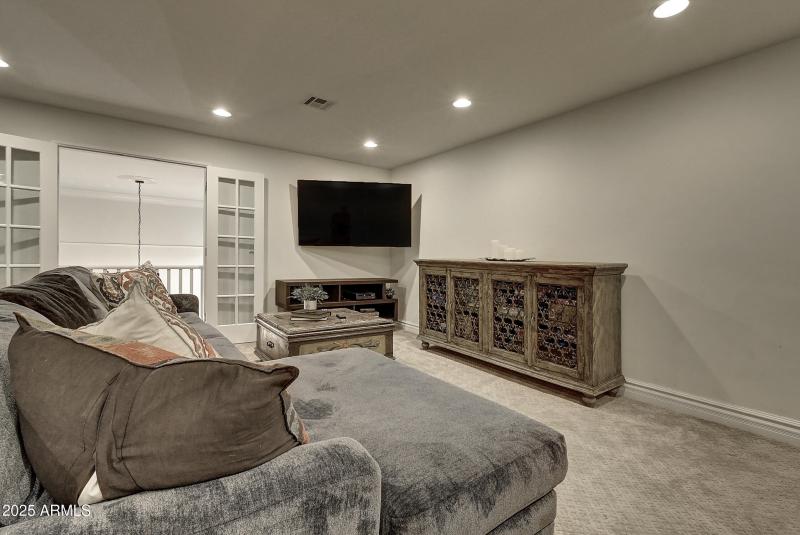 3050E Marlette Ave (48)