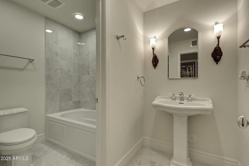 3050E Marlette Ave (61)