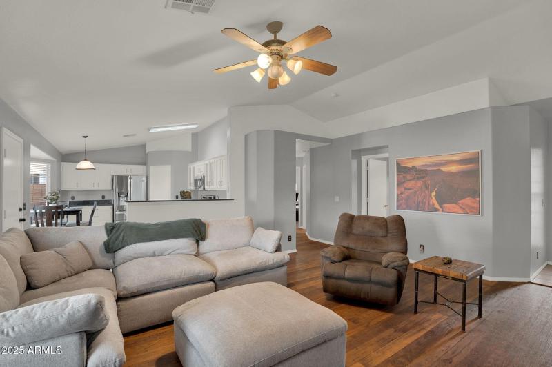 8-web-or-mls-3058 E Erie St-8