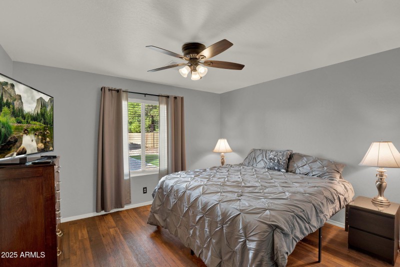 15-web-or-mls-3058 E Erie St-18