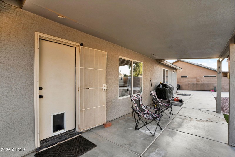 30-web-or-mls-3058 E Erie St-30