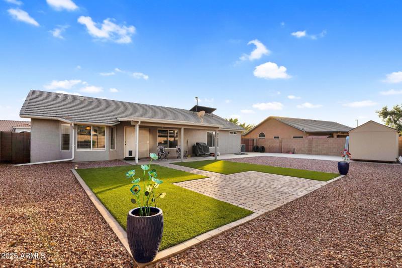 32-web-or-mls-3058 E Erie St-32