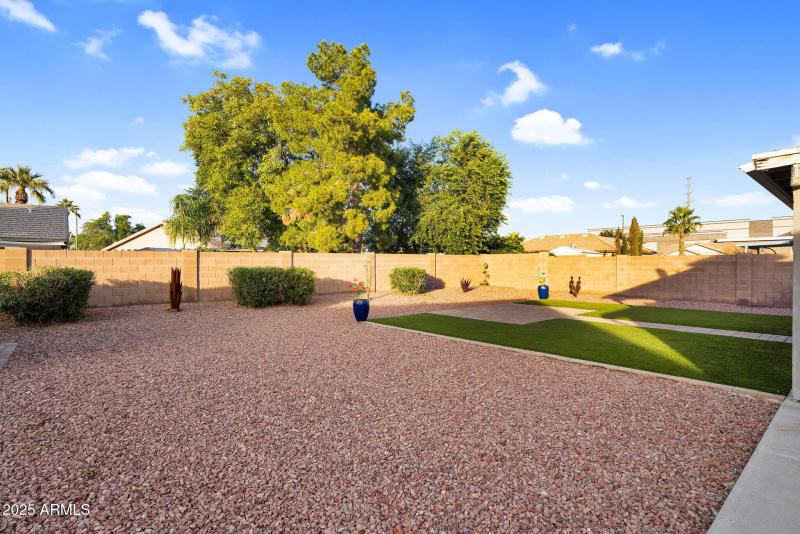 35-web-or-mls-3058 E Erie St-34