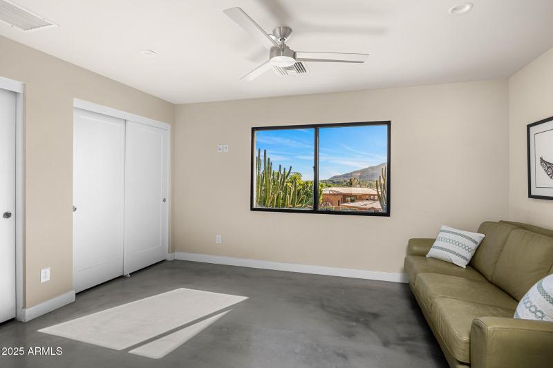 21home office or guest bedroom