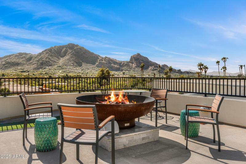 32rooftop fire pit