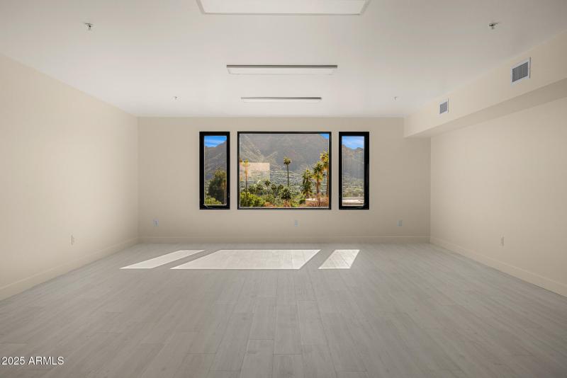 43overhead garage lounge2_1