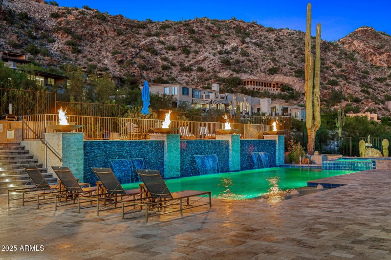 46pool and spa lounge_twilight