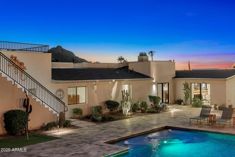 50upper deck pool lounge_twilight