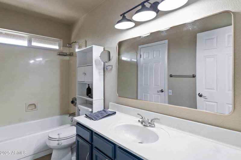 1645 N Saguaro St-28