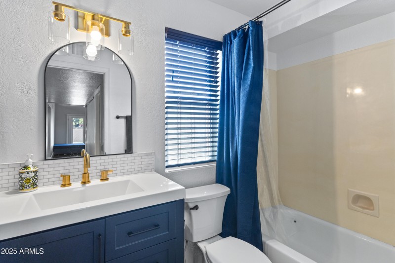 1645 N Saguaro St-22