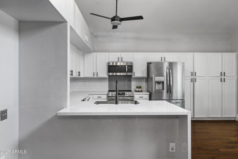 1645 N Saguaro St-13