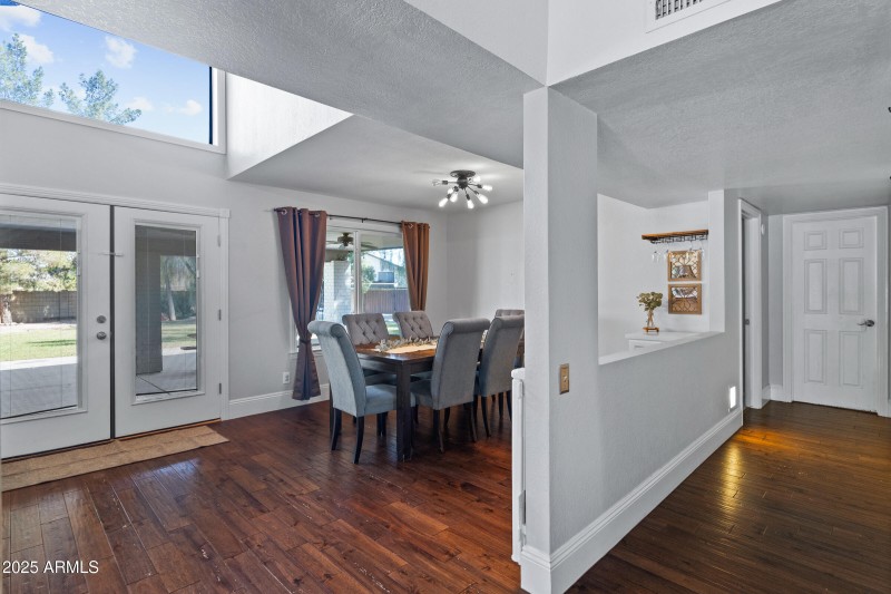 1645 N Saguaro St-10