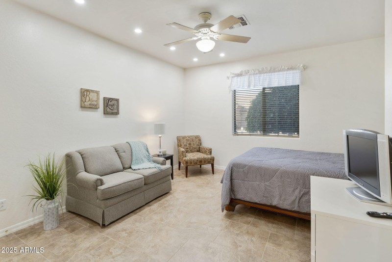 2nd bedroom dual masterm