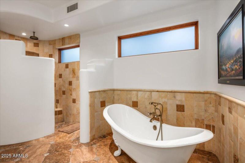 40-Primary Bath & Showers