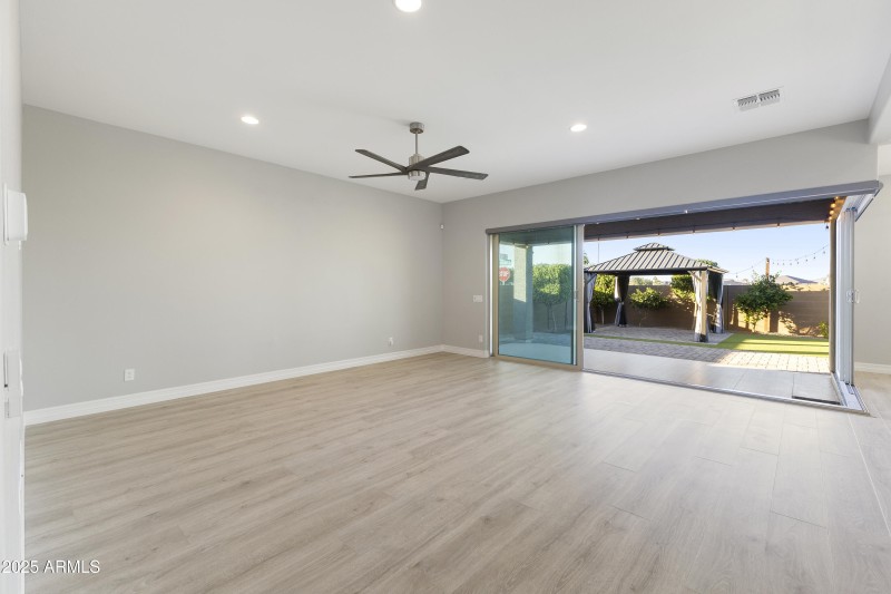 09-11086 W Hadley St