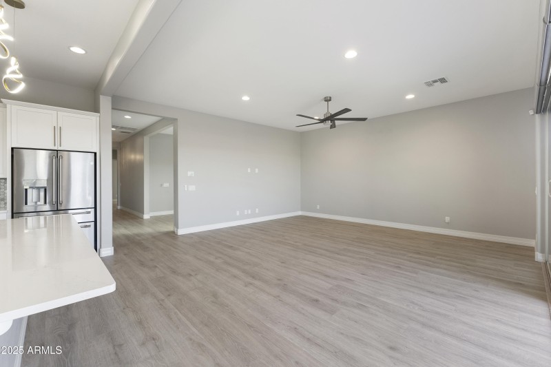 11-11086 W Hadley St