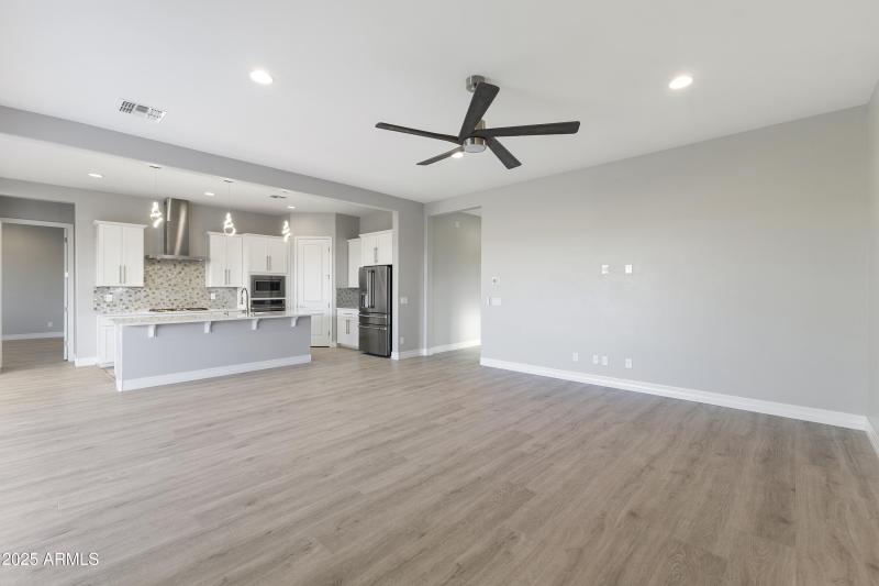 12-11086 W Hadley St