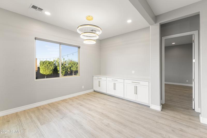 18-11086 W Hadley St