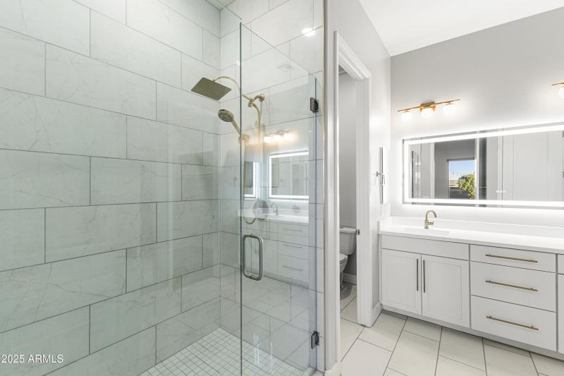 27-11086 W Hadley St