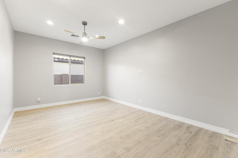 31-11086 W Hadley St