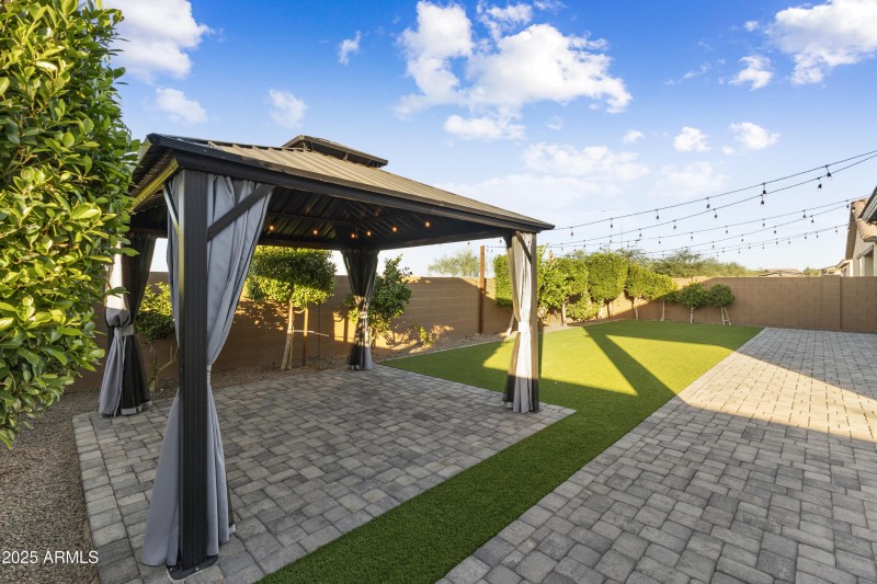 41-11086 W Hadley St