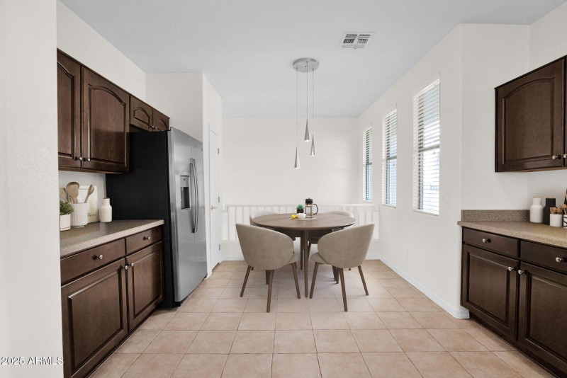 Casual dining/kitchen