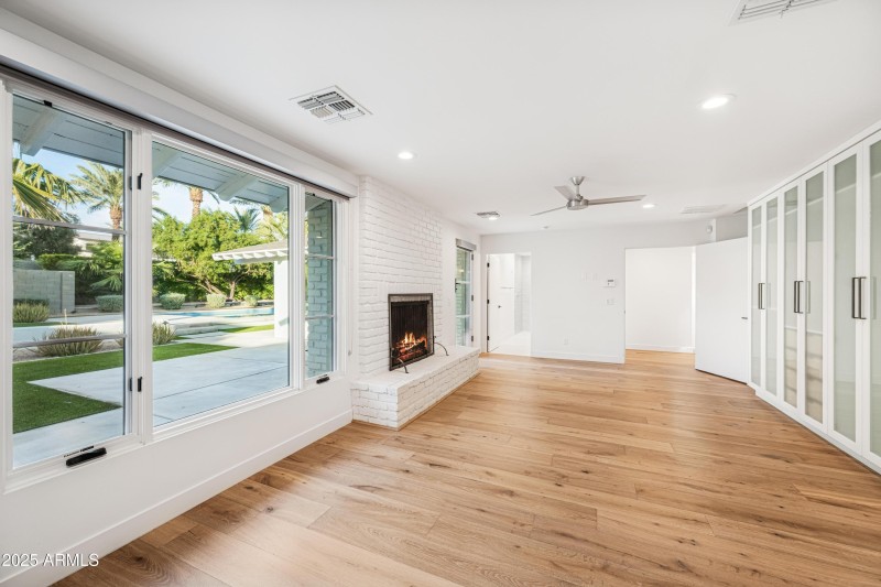 I2025111201-Interior