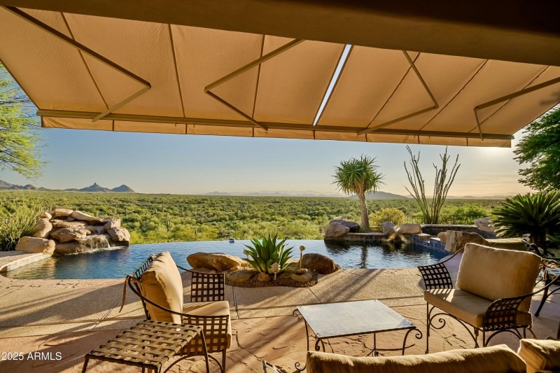 Expandable covered patio