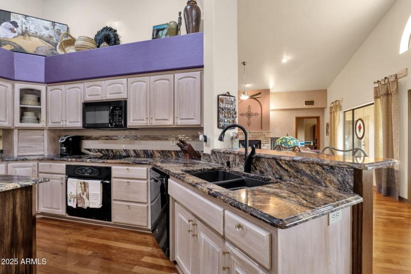 20-web-or-mls-1911-e-bruce-ave