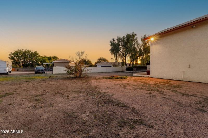 61-web-or-mls-1911-e-bruce-ave