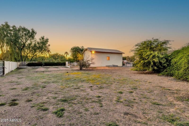 62-web-or-mls-1911-e-bruce-ave