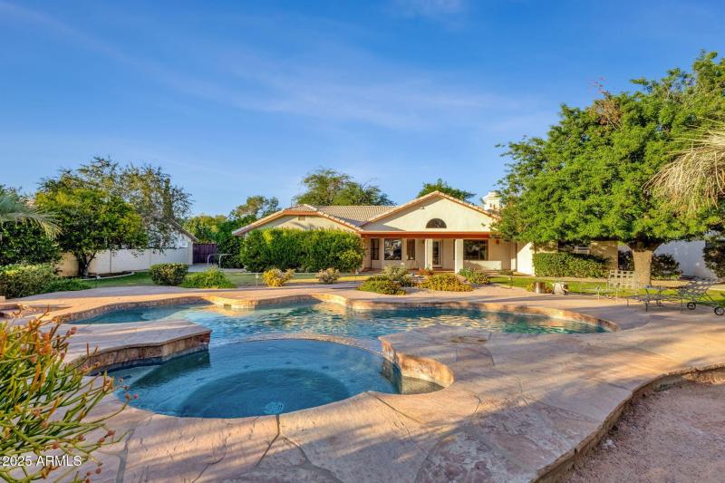 87-web-or-mls-1911-e-bruce-ave