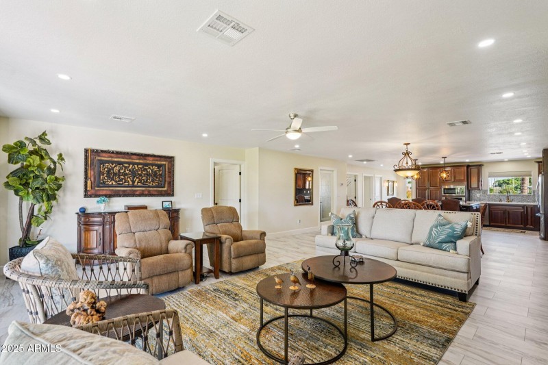 12-web-or-mls-N 109th Ave-S1511-012