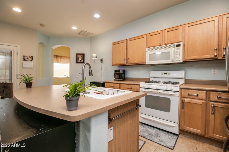 Kitchen Island & Gas Stove