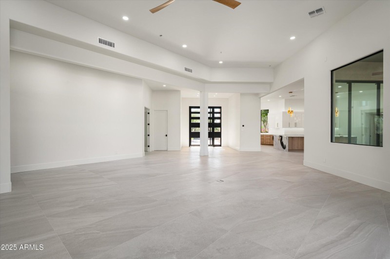 12-12816ETurquoiseAve-12