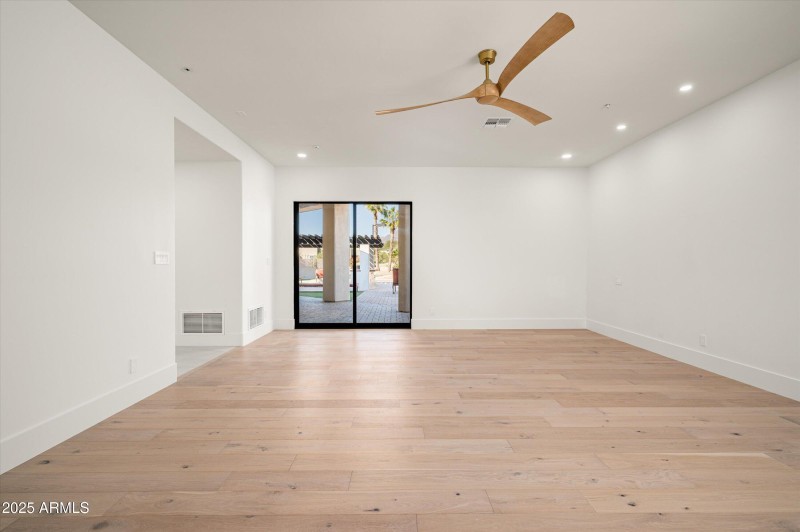 23-12816ETurquoiseAve-23