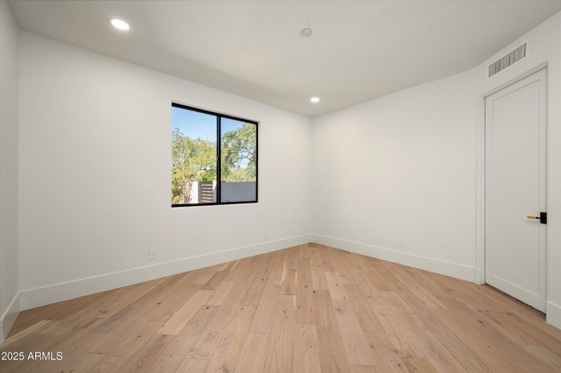 34-12816ETurquoiseAve-34