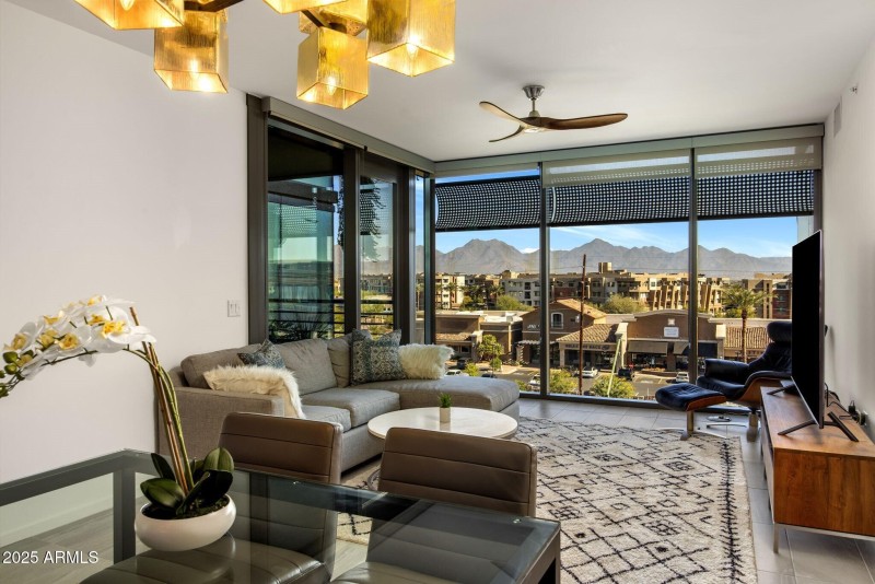 008_DiningLiving RmBalcony