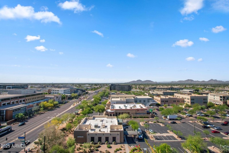 047_RetailRestaurantsEntertainment