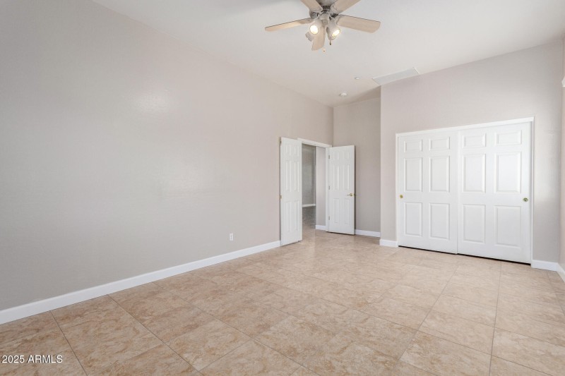 LARGE BONUS ROOM