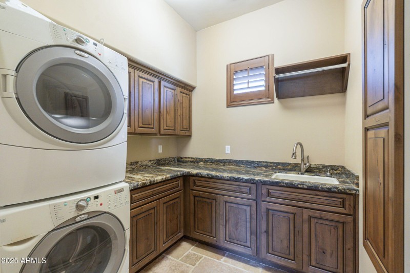 Casita laundry room